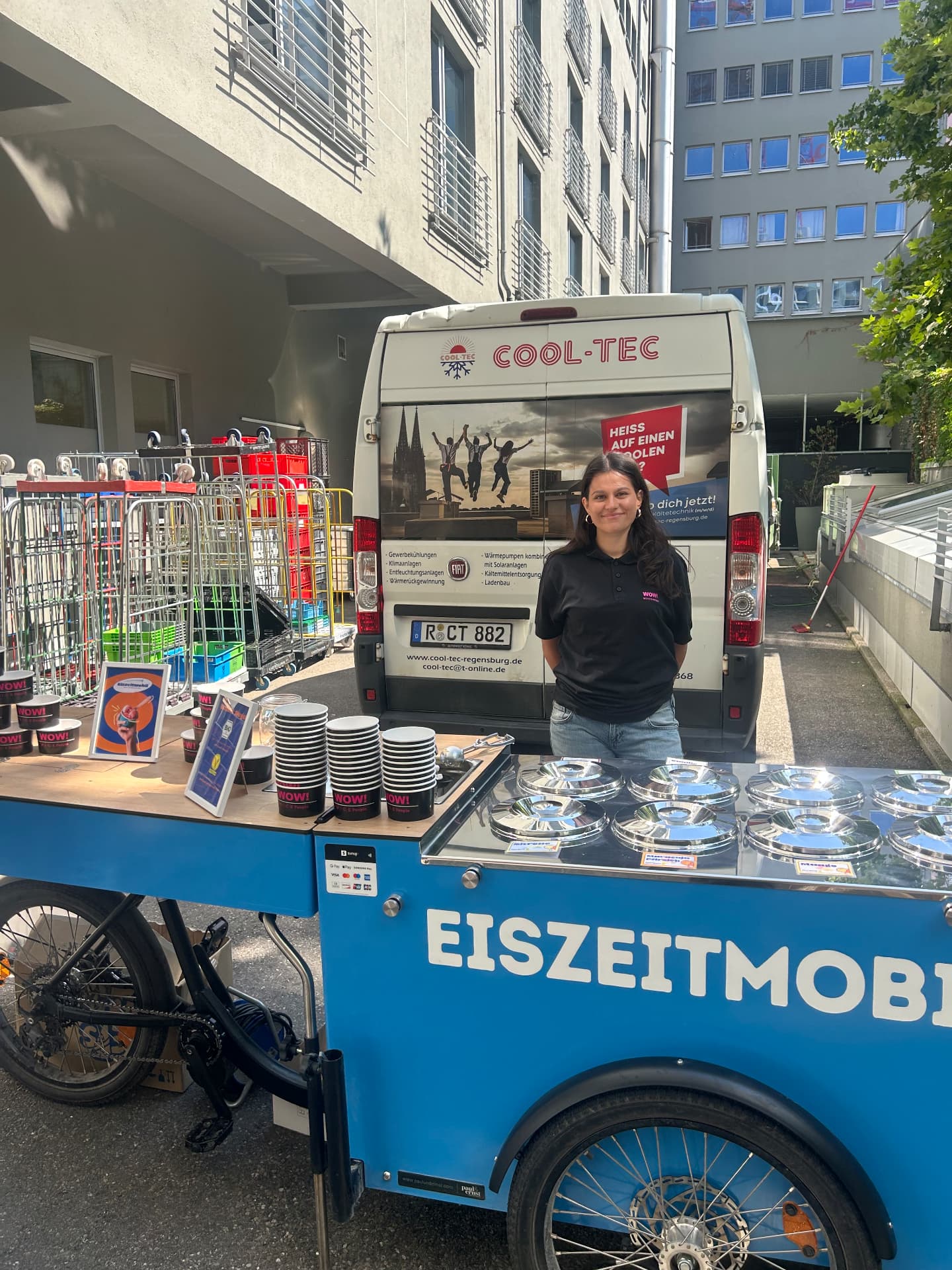 Eiszeitmobil bei einem Firmenevent im Hinterhof